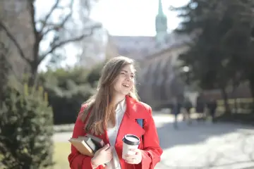 Ilustracja do wpisu 'Dlaczego studia o profilu praktycznym to dziś standard? Odpowiadamy!'