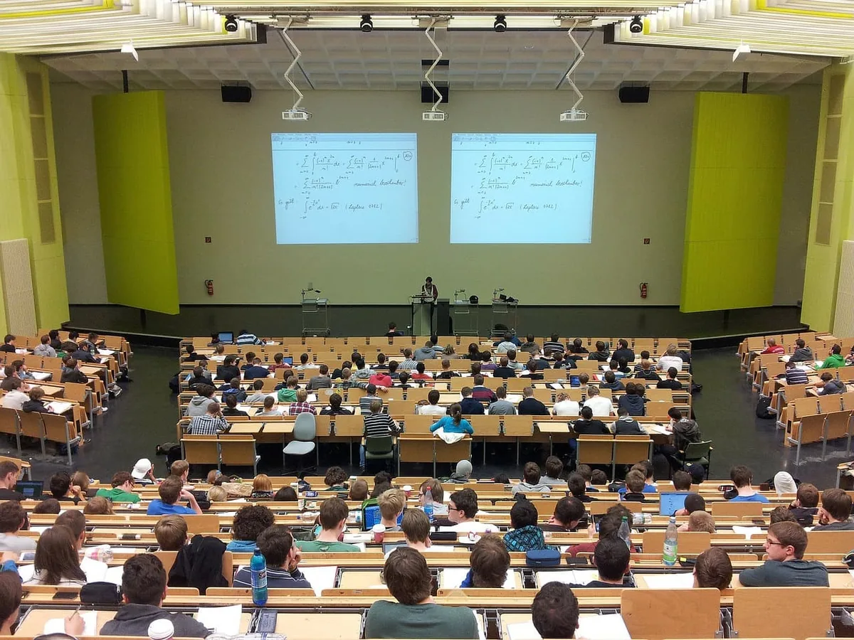 Jak przetrwać I rok studiów? — materiał ze strony