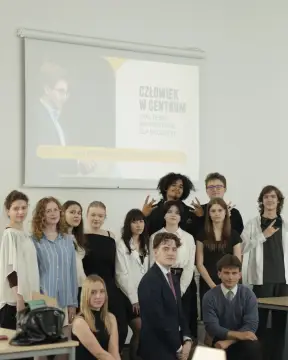Ilustracja do wpisu 'Człowiek w centrum'